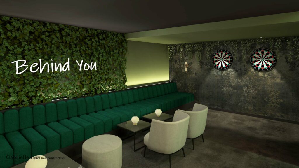 Espace jeu de fléchettes, salon lounge, banquette verte, fauteuils gris, mur papier peint noir
