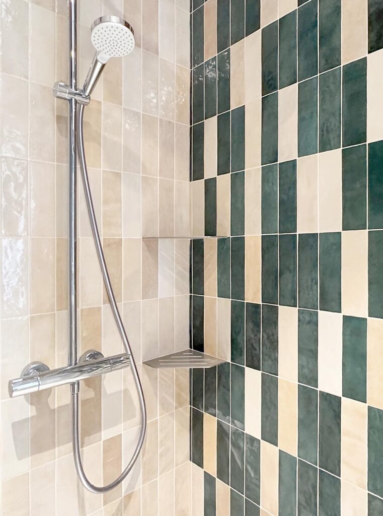 douchette chromé zellige beige et vert