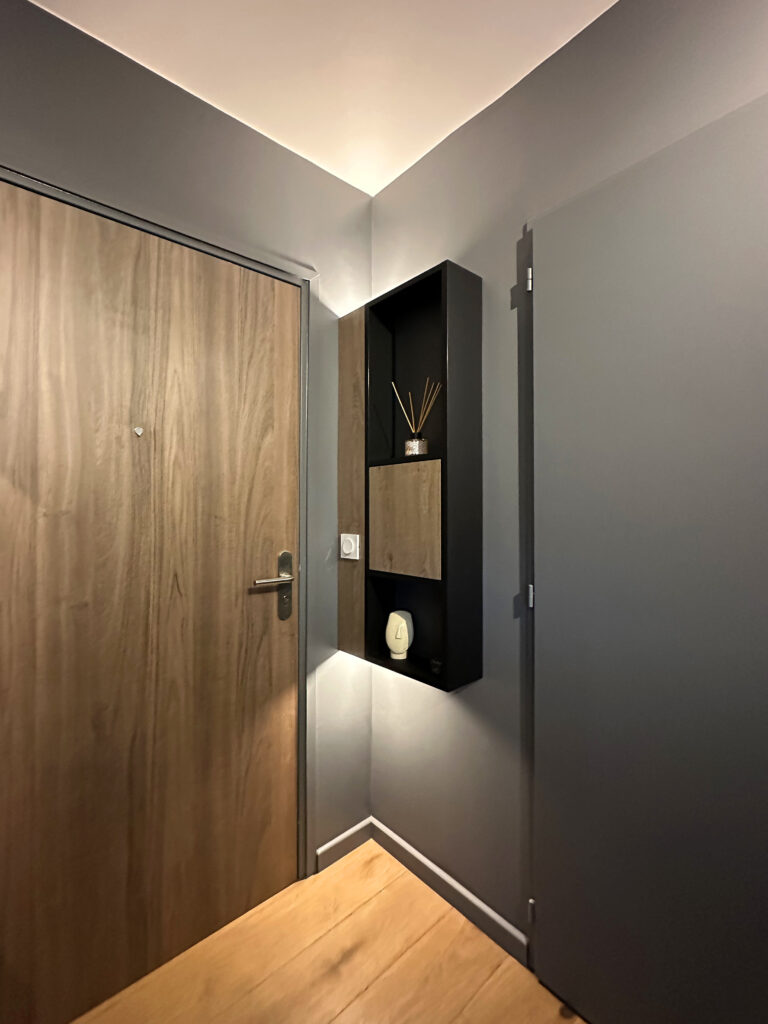 Meuble d'entrée, spots haut et bas
